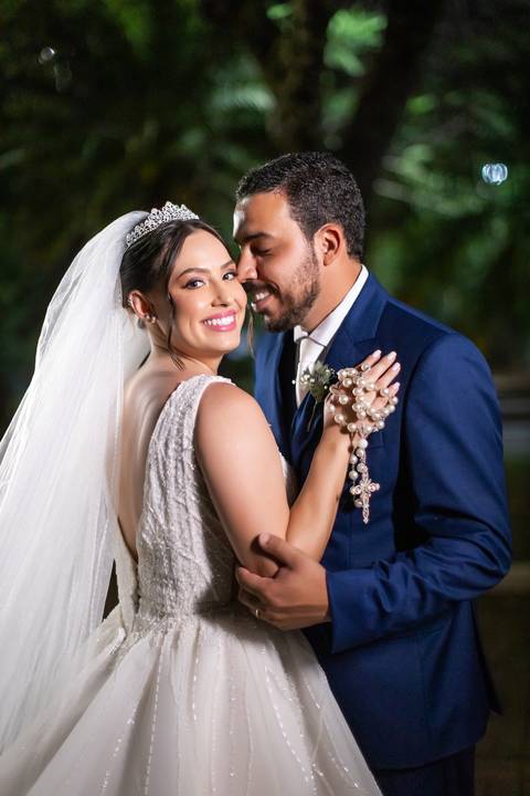 casamento-casar-cerimonia-noiva-vestido-atelie-buque-make-off-maquiagem-fotografo-daniel-custodio-madrinha-dama-cabelo-noivo-padrinho-carro-festa-terno-chacra-bufft-atelie-mae-pai-por-do-sol-love-amor-wedding-brinde-padre-igreja-brinco-sapato-aliança-love'