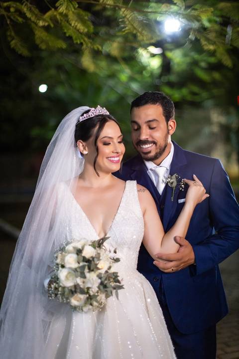 casamento-casar-cerimonia-noiva-vestido-atelie-buque-make-off-maquiagem-fotografo-daniel-custodio-madrinha-dama-cabelo-noivo-padrinho-carro-festa-terno-chacra-bufft-atelie-mae-pai-por-do-sol-love-amor-wedding-brinde-padre-igreja-brinco-sapato-aliança-love'