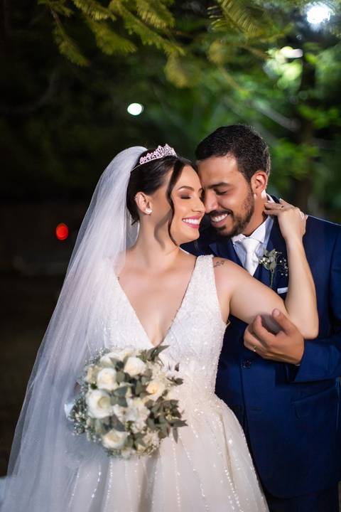 casamento-casar-cerimonia-noiva-vestido-atelie-buque-make-off-maquiagem-fotografo-daniel-custodio-madrinha-dama-cabelo-noivo-padrinho-carro-festa-terno-chacra-bufft-atelie-mae-pai-por-do-sol-love-amor-wedding-brinde-padre-igreja-brinco-sapato-aliança-love'