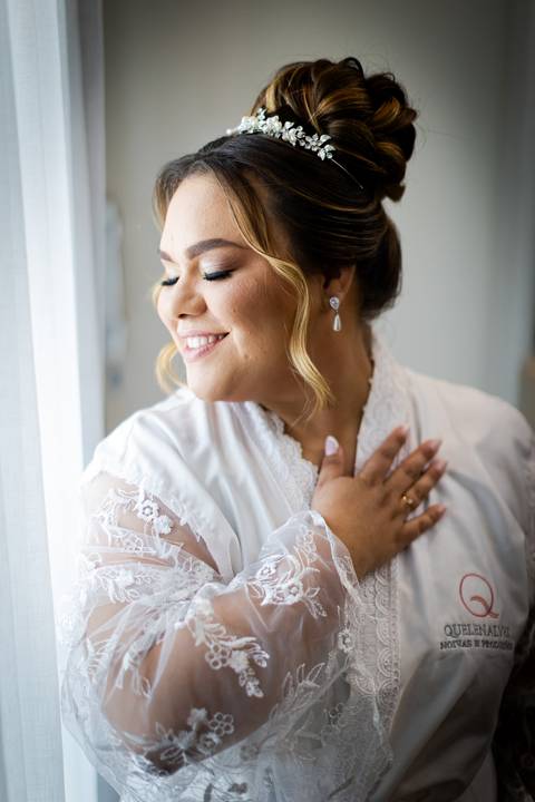 casamento-casar-cerimonia-noiva-vestido-atelie-buque-make-off-maquiagem-fotografo-daniel-custodio-madrinha-dama-cabelo-noivo-padrinho-carro-festa-terno-chacra-bufft-atelie-mae-pai-por-do-sol-love-amor-wedding-brinde-padre-igreja-brinco-sapato-aliança-love'