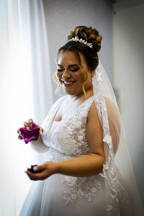 casamento-casar-cerimonia-noiva-vestido-atelie-buque-make-off-maquiagem-fotografo-daniel-custodio-madrinha-dama-cabelo-noivo-padrinho-carro-festa-terno-chacra-bufft-atelie-mae-pai-por-do-sol-love-amor-wedding-brinde-padre-igreja-brinco-sapato-aliança-love'