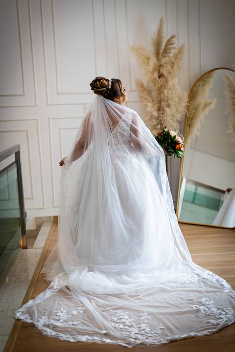 casamento-casar-cerimonia-noiva-vestido-atelie-buque-make-off-maquiagem-fotografo-daniel-custodio-madrinha-dama-cabelo-noivo-padrinho-carro-festa-terno-chacra-bufft-atelie-mae-pai-por-do-sol-love-amor-wedding-brinde-padre-igreja-brinco-sapato-aliança-love'