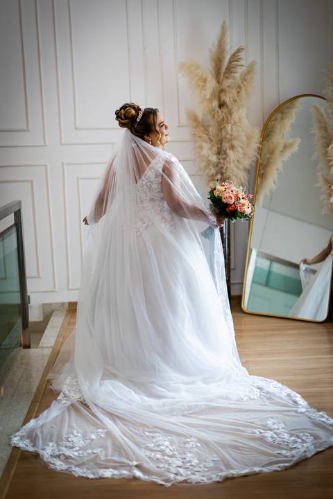 casamento-casar-cerimonia-noiva-vestido-atelie-buque-make-off-maquiagem-fotografo-daniel-custodio-madrinha-dama-cabelo-noivo-padrinho-carro-festa-terno-chacra-bufft-atelie-mae-pai-por-do-sol-love-amor-wedding-brinde-padre-igreja-brinco-sapato-aliança-love'