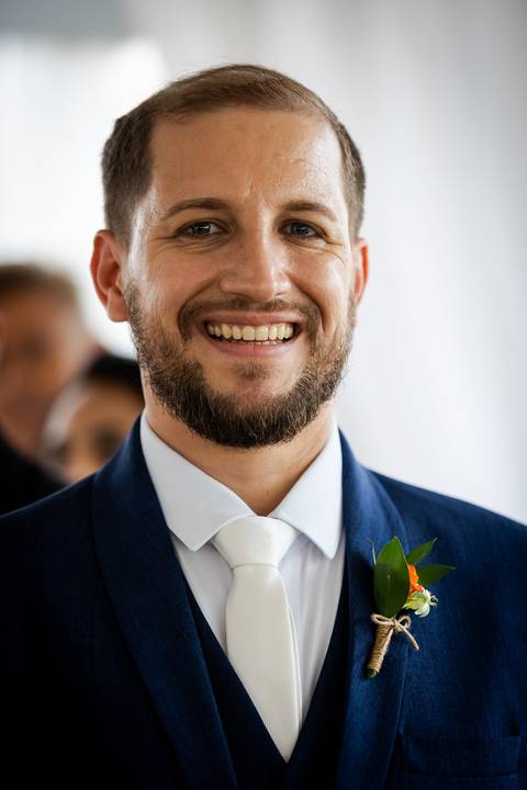 casamento-casar-cerimonia-noiva-vestido-atelie-buque-make-off-maquiagem-fotografo-daniel-custodio-madrinha-dama-cabelo-noivo-padrinho-carro-festa-terno-chacra-bufft-atelie-mae-pai-por-do-sol-love-amor-wedding-brinde-padre-igreja-brinco-sapato-aliança-love'