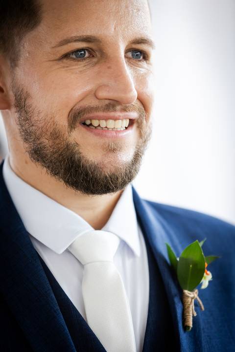 casamento-casar-cerimonia-noiva-vestido-atelie-buque-make-off-maquiagem-fotografo-daniel-custodio-madrinha-dama-cabelo-noivo-padrinho-carro-festa-terno-chacra-bufft-atelie-mae-pai-por-do-sol-love-amor-wedding-brinde-padre-igreja-brinco-sapato-aliança-love'