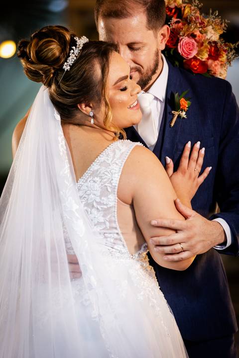 casamento-casar-cerimonia-noiva-vestido-atelie-buque-make-off-maquiagem-fotografo-daniel-custodio-madrinha-dama-cabelo-noivo-padrinho-carro-festa-terno-chacra-bufft-atelie-mae-pai-por-do-sol-love-amor-wedding-brinde-padre-igreja-brinco-sapato-aliança-love'