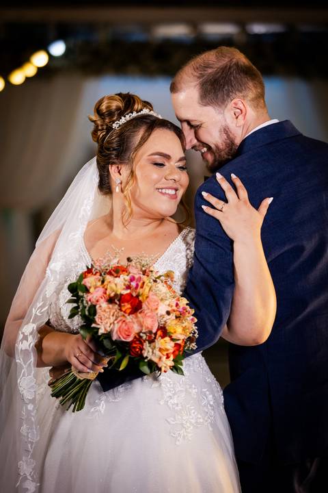 casamento-casar-cerimonia-noiva-vestido-atelie-buque-make-off-maquiagem-fotografo-daniel-custodio-madrinha-dama-cabelo-noivo-padrinho-carro-festa-terno-chacra-bufft-atelie-mae-pai-por-do-sol-love-amor-wedding-brinde-padre-igreja-brinco-sapato-aliança-love'