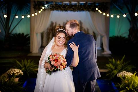 casamento-casar-cerimonia-noiva-vestido-atelie-buque-make-off-maquiagem-fotografo-daniel-custodio-madrinha-dama-cabelo-noivo-padrinho-carro-festa-terno-chacra-bufft-atelie-mae-pai-por-do-sol-love-amor-wedding-brinde-padre-igreja-brinco-sapato-aliança-love'