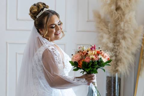 casamento-casar-cerimonia-noiva-vestido-atelie-buque-make-off-maquiagem-fotografo-daniel-custodio-madrinha-dama-cabelo-noivo-padrinho-carro-festa-terno-chacra-bufft-atelie-mae-pai-por-do-sol-love-amor-wedding-brinde-padre-igreja-brinco-sapato-aliança-love'