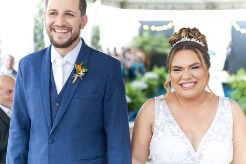 casamento-casar-cerimonia-noiva-vestido-atelie-buque-make-off-maquiagem-fotografo-daniel-custodio-madrinha-dama-cabelo-noivo-padrinho-carro-festa-terno-chacra-bufft-atelie-mae-pai-por-do-sol-love-amor-wedding-brinde-padre-igreja-brinco-sapato-aliança-love'