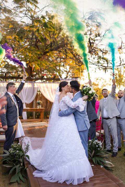 casamento-casar-cerimonia-noiva-vestido-atelie-buque-make-off-maquiagem-fotografo-daniel-custodio-madrinha-dama-cabelo-noivo-padrinho-carro-festa-terno-chacra-bufft-atelie-mae-pai-por-do-sol-love-amor-wedding-brinde-padre-igreja-brinco-sapato-aliança-love'