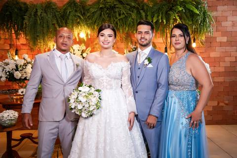 casamento-casar-cerimonia-noiva-vestido-atelie-buque-make-off-maquiagem-fotografo-daniel-custodio-madrinha-dama-cabelo-noivo-padrinho-carro-festa-terno-chacra-bufft-atelie-mae-pai-por-do-sol-love-amor-wedding-brinde-padre-igreja-brinco-sapato-aliança-love'