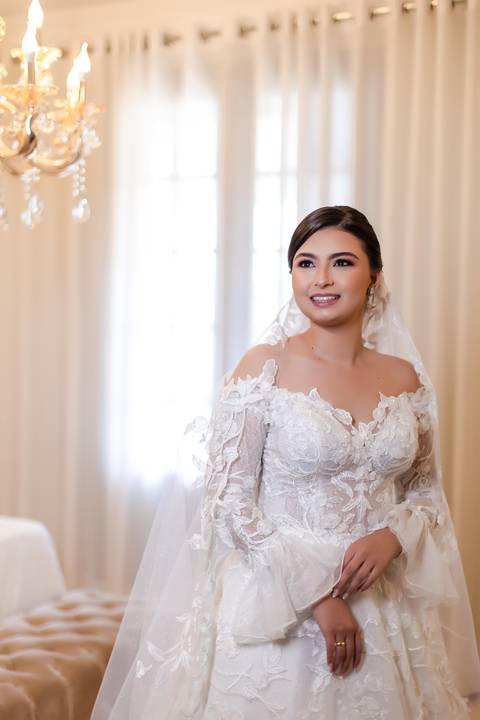 casamento-casar-cerimonia-noiva-vestido-atelie-buque-make-off-maquiagem-fotografo-daniel-custodio-madrinha-dama-cabelo-noivo-padrinho-carro-festa-terno-chacra-bufft-atelie-mae-pai-por-do-sol-love-amor-wedding-brinde-padre-igreja-brinco-sapato-aliança-love'