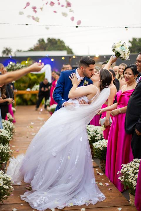 casamento-casar-cerimonia-noiva-vestido-atelie-buque-make-off-maquiagem-fotografo-daniel-custodio-madrinha-dama-cabelo-noivo-padrinho-carro-festa-terno-chacra-bufft-atelie-mae-pai-por-do-sol-love-amor-wedding-brinde-padre-igreja-brinco-sapato-aliança-love'