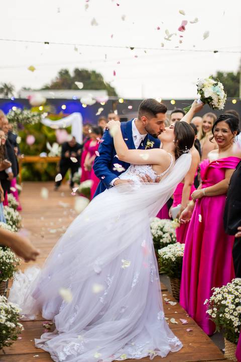 casamento-casar-cerimonia-noiva-vestido-atelie-buque-make-off-maquiagem-fotografo-daniel-custodio-madrinha-dama-cabelo-noivo-padrinho-carro-festa-terno-chacra-bufft-atelie-mae-pai-por-do-sol-love-amor-wedding-brinde-padre-igreja-brinco-sapato-aliança-love'