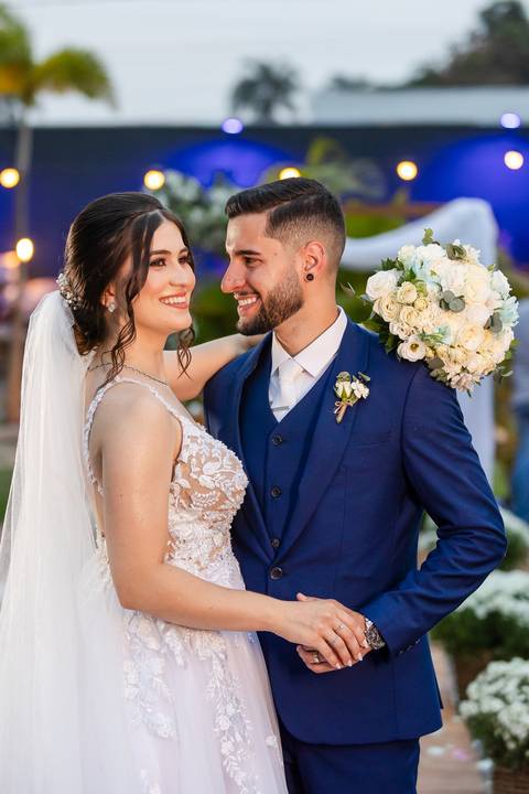 casamento-casar-cerimonia-noiva-vestido-atelie-buque-make-off-maquiagem-fotografo-daniel-custodio-madrinha-dama-cabelo-noivo-padrinho-carro-festa-terno-chacra-bufft-atelie-mae-pai-por-do-sol-love-amor-wedding-brinde-padre-igreja-brinco-sapato-aliança-love'