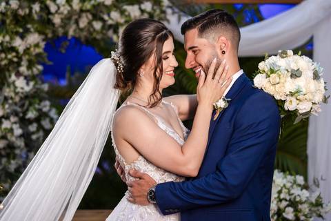 casamento-casar-cerimonia-noiva-vestido-atelie-buque-make-off-maquiagem-fotografo-daniel-custodio-madrinha-dama-cabelo-noivo-padrinho-carro-festa-terno-chacra-bufft-atelie-mae-pai-por-do-sol-love-amor-wedding-brinde-padre-igreja-brinco-sapato-aliança-love'