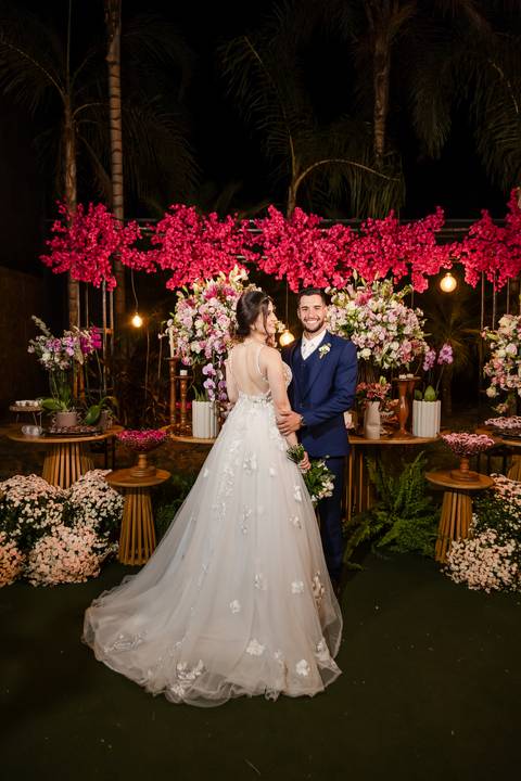 casamento-casar-cerimonia-noiva-vestido-atelie-buque-make-off-maquiagem-fotografo-daniel-custodio-madrinha-dama-cabelo-noivo-padrinho-carro-festa-terno-chacra-bufft-atelie-mae-pai-por-do-sol-love-amor-wedding-brinde-padre-igreja-brinco-sapato-aliança-love'