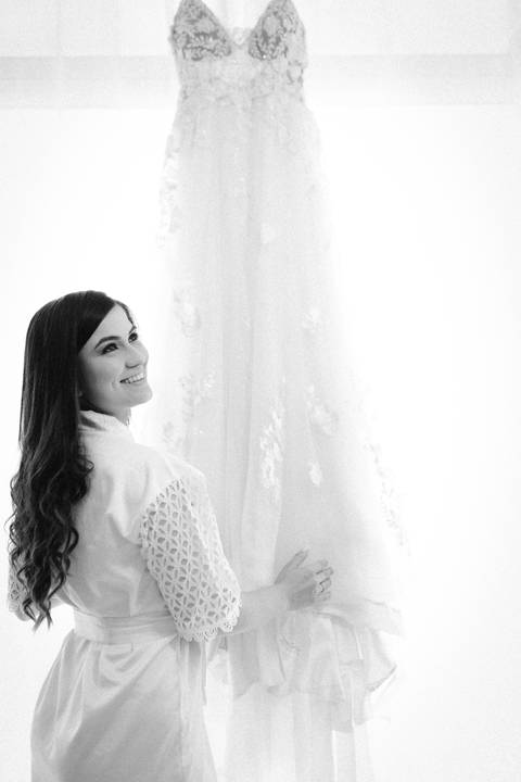 casamento-casar-cerimonia-noiva-vestido-atelie-buque-make-off-maquiagem-fotografo-daniel-custodio-madrinha-dama-cabelo-noivo-padrinho-carro-festa-terno-chacra-bufft-atelie-mae-pai-por-do-sol-love-amor-wedding-brinde-padre-igreja-brinco-sapato-aliança-love'