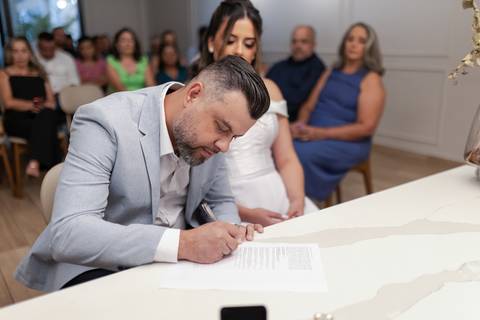 casamento-civil-cartorio-aliança-noiva-noivo-madrinha-padrinho-vestido-foto-fotografo-buque-make-vestido-casar-love-uberlandia-daniel-custodio-patio-sabia-uberlandia-araguari-minas-gerais-sorriso-cerimonia-cerimonial-mãe-pai-anel-certidão-assinatura-amor'