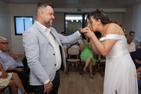 casamento-civil-cartorio-aliança-noiva-noivo-madrinha-padrinho-vestido-foto-fotografo-buque-make-vestido-casar-love-uberlandia-daniel-custodio-patio-sabia-uberlandia-araguari-minas-gerais-sorriso-cerimonia-cerimonial-mãe-pai-anel-certidão-assinatura-amor'