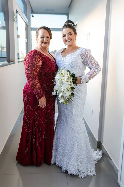 casamento-nova-ponte-casar-noiva-vestido-cerimonia-make-off-noivo-maquiagem-fernanda-naves-daniel-custodio-fotografo-madrinha-padrinho-DJ-buffet-cerimonial-fotos-daniel-custodio-minas-gerias-terno-dança-fotografias-buque-dama-padre-chacara-amor-love-mãe'