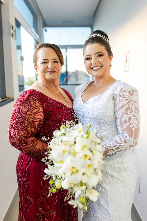 casamento-nova-ponte-casar-noiva-vestido-cerimonia-make-off-noivo-maquiagem-fernanda-naves-daniel-custodio-fotografo-madrinha-padrinho-DJ-buffet-cerimonial-fotos-daniel-custodio-minas-gerias-terno-dança-fotografias-buque-dama-padre-chacara-amor-love-mãe'