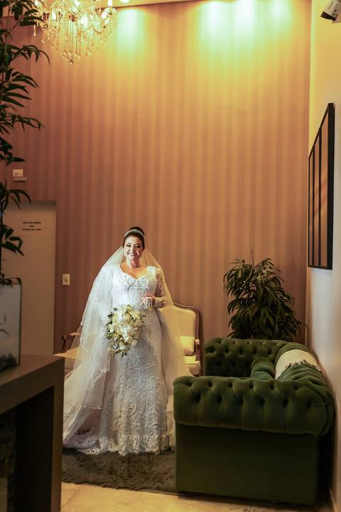 casamento-nova-ponte-casar-noiva-vestido-cerimonia-make-off-noivo-maquiagem-fernanda-naves-daniel-custodio-fotografo-madrinha-padrinho-DJ-buffet-cerimonial-fotos-daniel-custodio-minas-gerias-terno-dança-fotografias-buque-dama-padre-chacara-amor-love-mãe'