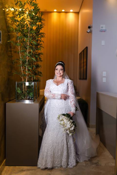 casamento-nova-ponte-casar-noiva-vestido-cerimonia-make-off-noivo-maquiagem-fernanda-naves-daniel-custodio-fotografo-madrinha-padrinho-DJ-buffet-cerimonial-fotos-daniel-custodio-minas-gerias-terno-dança-fotografias-buque-dama-padre-chacara-amor-love-mãe'