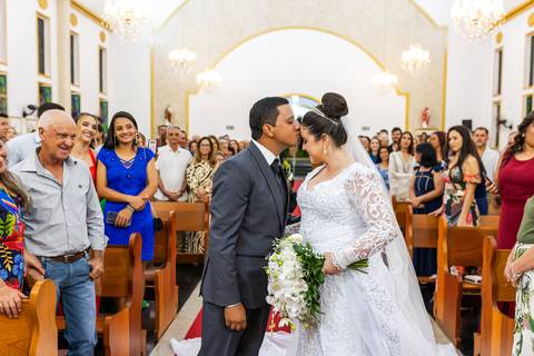 casamento-nova-ponte-casar-noiva-vestido-cerimonia-make-off-noivo-maquiagem-fernanda-naves-daniel-custodio-fotografo-madrinha-padrinho-DJ-buffet-cerimonial-fotos-daniel-custodio-minas-gerias-terno-dança-fotografias-buque-dama-padre-chacara-amor-love-mãe'