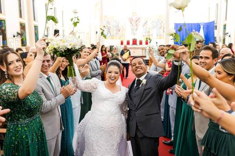 casamento-nova-ponte-casar-noiva-vestido-cerimonia-make-off-noivo-maquiagem-fernanda-naves-daniel-custodio-fotografo-madrinha-padrinho-DJ-buffet-cerimonial-fotos-daniel-custodio-minas-gerias-terno-dança-fotografias-buque-dama-padre-chacara-amor-love-mãe'