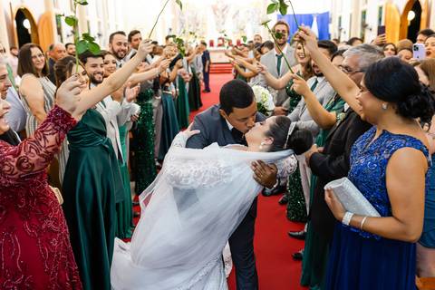 casamento-nova-ponte-casar-noiva-vestido-cerimonia-make-off-noivo-maquiagem-fernanda-naves-daniel-custodio-fotografo-madrinha-padrinho-DJ-buffet-cerimonial-fotos-daniel-custodio-minas-gerias-terno-dança-fotografias-buque-dama-padre-chacara-amor-love-mãe'