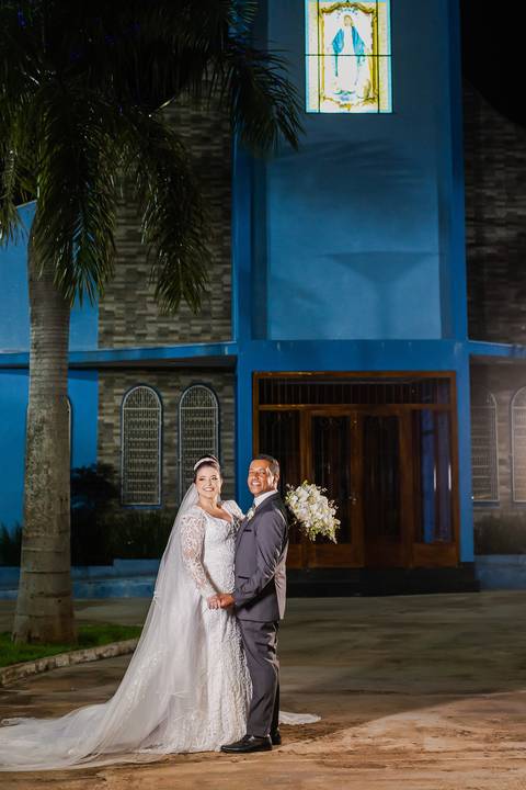 casamento-nova-ponte-casar-noiva-vestido-cerimonia-make-off-noivo-maquiagem-fernanda-naves-daniel-custodio-fotografo-madrinha-padrinho-DJ-buffet-cerimonial-fotos-daniel-custodio-minas-gerias-terno-dança-fotografias-buque-dama-padre-chacara-amor-love-mãe'