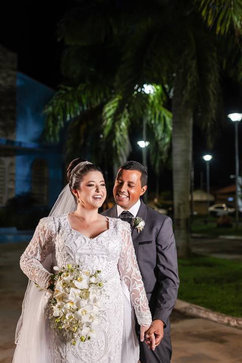 casamento-nova-ponte-casar-noiva-vestido-cerimonia-make-off-noivo-maquiagem-fernanda-naves-daniel-custodio-fotografo-madrinha-padrinho-DJ-buffet-cerimonial-fotos-daniel-custodio-minas-gerias-terno-dança-fotografias-buque-dama-padre-chacara-amor-love-mãe'