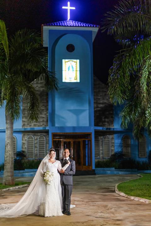 casamento-nova-ponte-casar-noiva-vestido-cerimonia-make-off-noivo-maquiagem-fernanda-naves-daniel-custodio-fotografo-madrinha-padrinho-DJ-buffet-cerimonial-fotos-daniel-custodio-minas-gerias-terno-dança-fotografias-buque-dama-padre-chacara-amor-love-mãe'