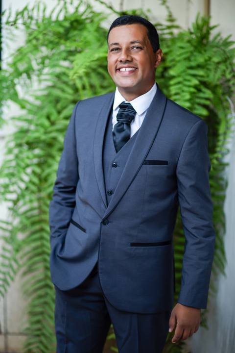 casamento-nova-ponte-casar-noiva-vestido-cerimonia-make-off-noivo-maquiagem-fernanda-naves-daniel-custodio-fotografo-madrinha-padrinho-DJ-buffet-cerimonial-fotos-daniel-custodio-minas-gerias-terno-dança-fotografias-buque-dama-padre-chacara-amor-love-mãe'