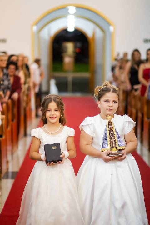 casamento-nova-ponte-casar-noiva-vestido-cerimonia-make-off-noivo-maquiagem-fernanda-naves-daniel-custodio-fotografo-madrinha-padrinho-DJ-buffet-cerimonial-fotos-daniel-custodio-minas-gerias-terno-dança-fotografias-buque-dama-padre-chacara-amor-love-mãe'