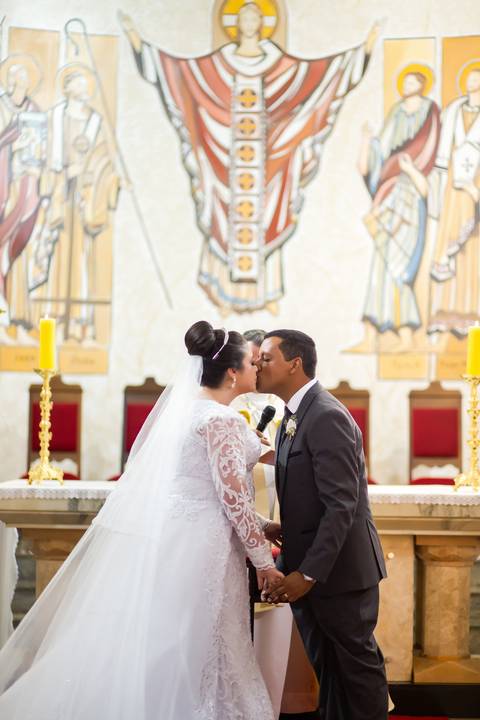 casamento-nova-ponte-casar-noiva-vestido-cerimonia-make-off-noivo-maquiagem-fernanda-naves-daniel-custodio-fotografo-madrinha-padrinho-DJ-buffet-cerimonial-fotos-daniel-custodio-minas-gerias-terno-dança-fotografias-buque-dama-padre-chacara-amor-love-mãe'