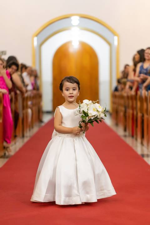 casamento-nova-ponte-casar-noiva-vestido-cerimonia-make-off-noivo-maquiagem-fernanda-naves-daniel-custodio-fotografo-madrinha-padrinho-DJ-buffet-cerimonial-fotos-daniel-custodio-minas-gerias-terno-dança-fotografias-buque-dama-padre-chacara-amor-love-mãe'