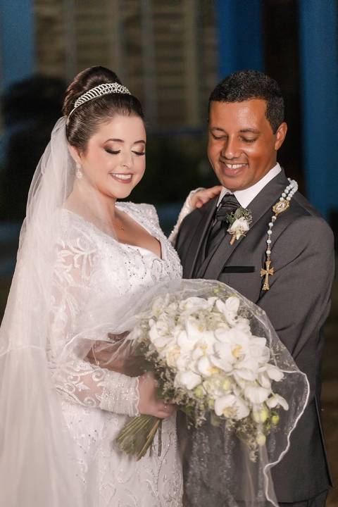 casamento-nova-ponte-casar-noiva-vestido-cerimonia-make-off-noivo-maquiagem-fernanda-naves-daniel-custodio-fotografo-madrinha-padrinho-DJ-buffet-cerimonial-fotos-daniel-custodio-minas-gerias-terno-dança-fotografias-buque-dama-padre-chacara-amor-love-mãe'