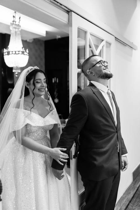 casamento-casa-fotografo-de-casamento-daniel-custodio-fotografias-noiva-noivo-madrinha-padrinho-vestido-make-cabelo-maquiagem-buque-mãe-pai-love-cerimonial-cerimonia-igreja-aliança-padre-buffet-DJ-familia-uberlandia-minas-gerias-brasil-foto-amor-brinde-'