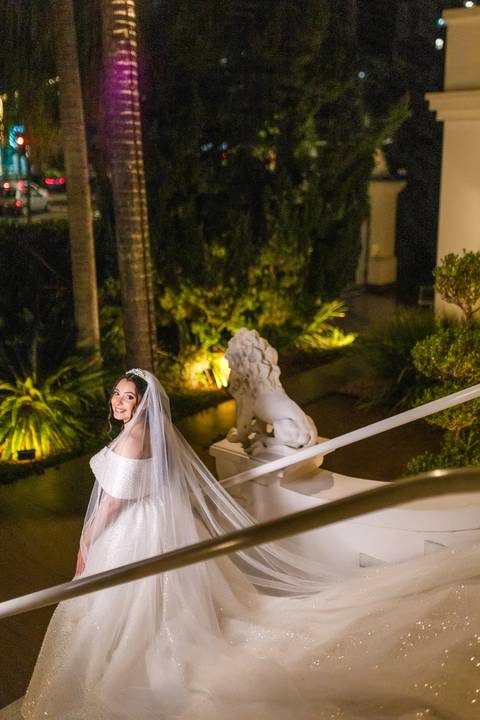 casamento-casa-fotografo-de-casamento-daniel-custodio-fotografias-noiva-noivo-madrinha-padrinho-vestido-make-cabelo-maquiagem-buque-mãe-pai-love-cerimonial-cerimonia-igreja-aliança-padre-buffet-DJ-familia-uberlandia-minas-gerias-brasil-foto-amor-brinde-'