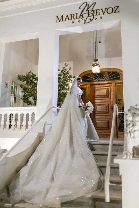 casamento-casa-fotografo-de-casamento-daniel-custodio-fotografias-noiva-noivo-madrinha-padrinho-vestido-make-cabelo-maquiagem-buque-mãe-pai-love-cerimonial-cerimonia-igreja-aliança-padre-buffet-DJ-familia-uberlandia-minas-gerias-brasil-foto-amor-brinde-'