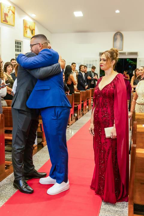 casamento-casa-fotografo-de-casamento-daniel-custodio-fotografias-noiva-noivo-madrinha-padrinho-vestido-make-cabelo-maquiagem-buque-mãe-pai-love-cerimonial-cerimonia-igreja-aliança-padre-buffet-DJ-familia-uberlandia-minas-gerias-brasil-foto-amor-brinde-'