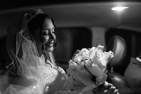 casamento-casa-fotografo-de-casamento-daniel-custodio-fotografias-noiva-noivo-madrinha-padrinho-vestido-make-cabelo-maquiagem-buque-mãe-pai-love-cerimonial-cerimonia-igreja-aliança-padre-buffet-DJ-familia-uberlandia-minas-gerias-brasil-foto-amor-brinde-'