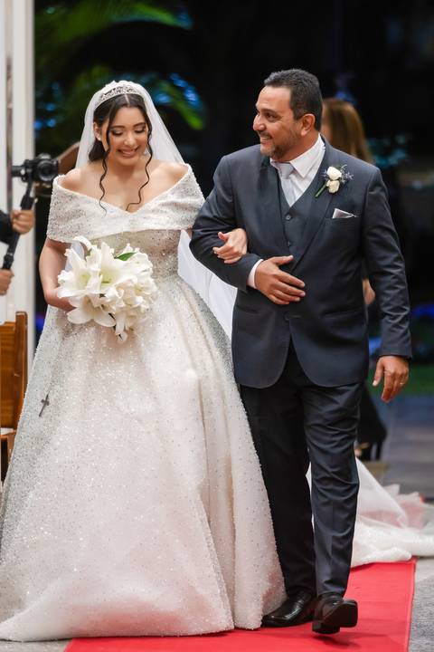 casamento-casa-fotografo-de-casamento-daniel-custodio-fotografias-noiva-noivo-madrinha-padrinho-vestido-make-cabelo-maquiagem-buque-mãe-pai-love-cerimonial-cerimonia-igreja-aliança-padre-buffet-DJ-familia-uberlandia-minas-gerias-brasil-foto-amor-brinde-'