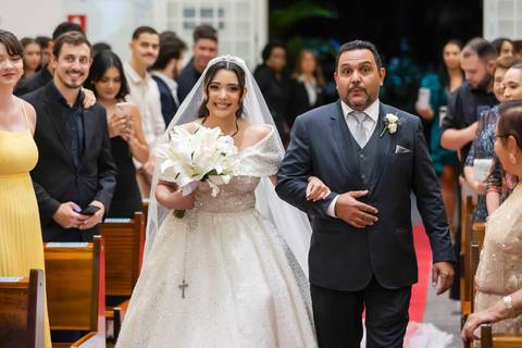 casamento-casa-fotografo-de-casamento-daniel-custodio-fotografias-noiva-noivo-madrinha-padrinho-vestido-make-cabelo-maquiagem-buque-mãe-pai-love-cerimonial-cerimonia-igreja-aliança-padre-buffet-DJ-familia-uberlandia-minas-gerias-brasil-foto-amor-brinde-'