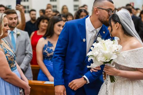 casamento-casa-fotografo-de-casamento-daniel-custodio-fotografias-noiva-noivo-madrinha-padrinho-vestido-make-cabelo-maquiagem-buque-mãe-pai-love-cerimonial-cerimonia-igreja-aliança-padre-buffet-DJ-familia-uberlandia-minas-gerias-brasil-foto-amor-brinde-'