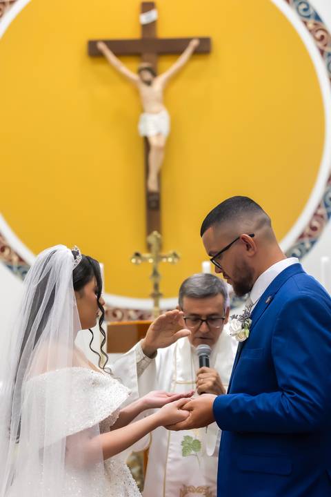 casamento-casa-fotografo-de-casamento-daniel-custodio-fotografias-noiva-noivo-madrinha-padrinho-vestido-make-cabelo-maquiagem-buque-mãe-pai-love-cerimonial-cerimonia-igreja-aliança-padre-buffet-DJ-familia-uberlandia-minas-gerias-brasil-foto-amor-brinde-'