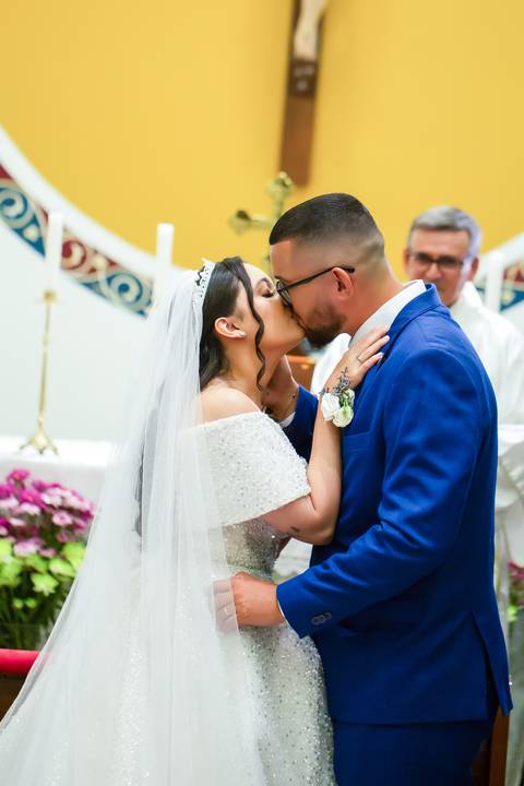 casamento-casa-fotografo-de-casamento-daniel-custodio-fotografias-noiva-noivo-madrinha-padrinho-vestido-make-cabelo-maquiagem-buque-mãe-pai-love-cerimonial-cerimonia-igreja-aliança-padre-buffet-DJ-familia-uberlandia-minas-gerias-brasil-foto-amor-brinde-'